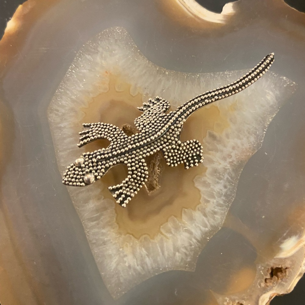 Vintage silver & black gecko brooch Guc 1.5"